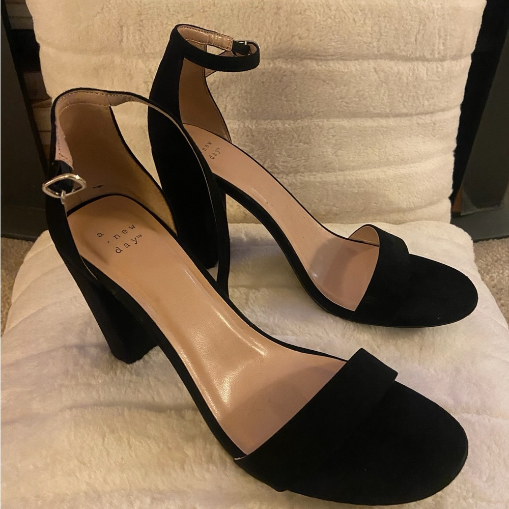 Black strap heel sandals - Picture 3 of 5
